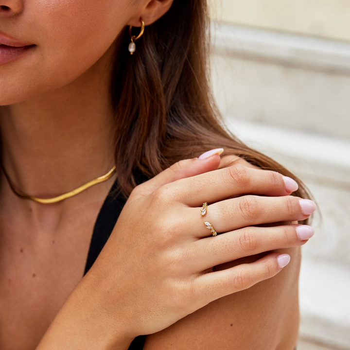 Lily Crystal Vine Ring