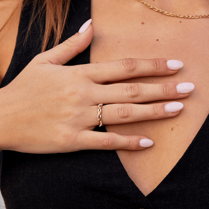 Lumière Twist Pearl Ring
