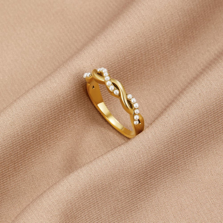 Lumière Twist Pearl Ring