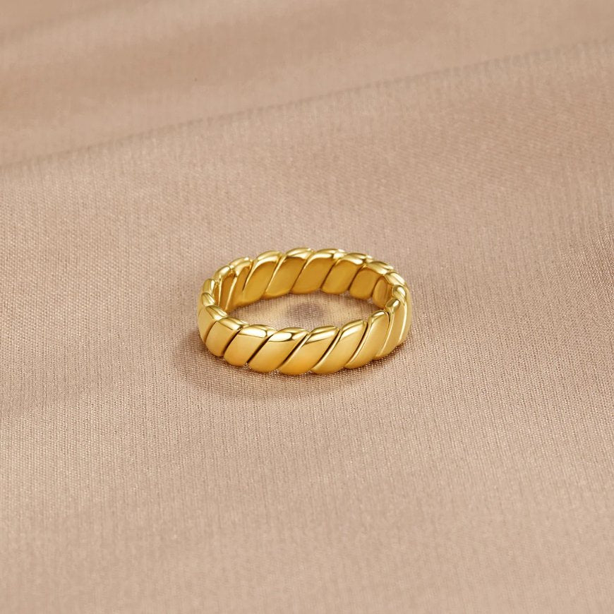 Aurelia Rope Infinity Ring