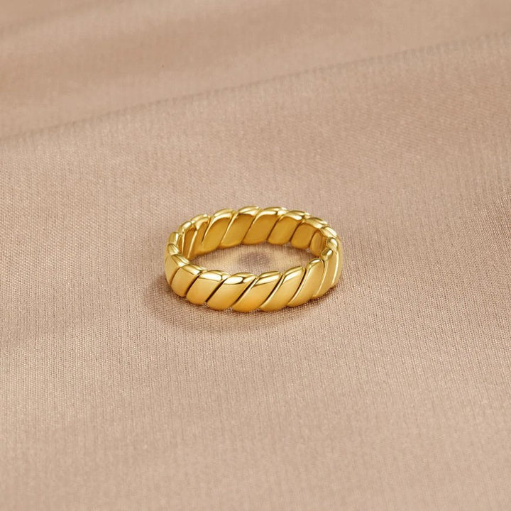 Aurelia Rope Infinity Ring