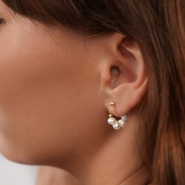 Célia Pearl Hoop Earrings