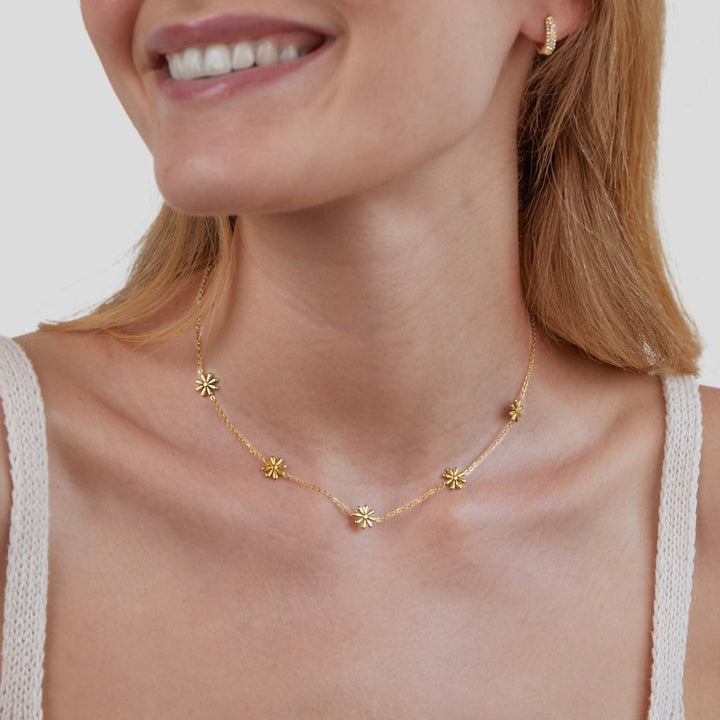 Fleurine Daisy Flower Necklace