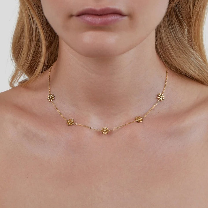Fleurine Daisy Flower Necklace