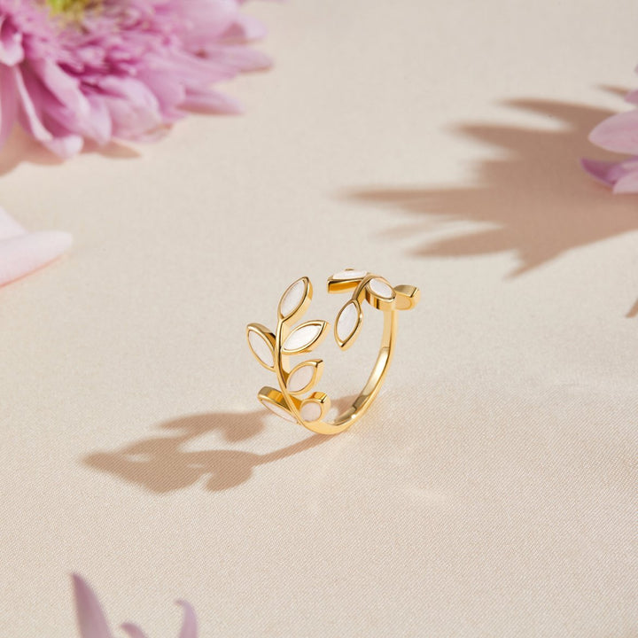 Elara Gold Leaf Ring