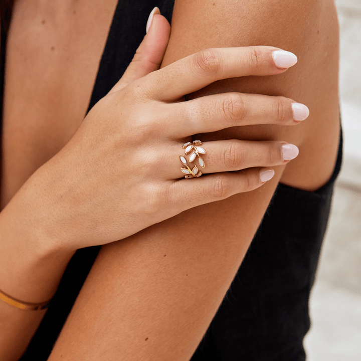 Elara Gold Leaf Ring