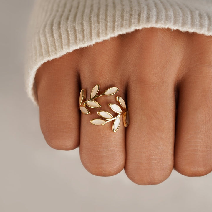 Elara Gold Leaf Ring