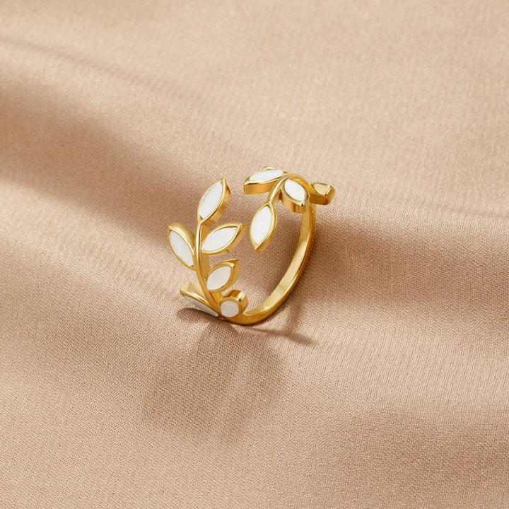 Elara Gold Leaf Ring