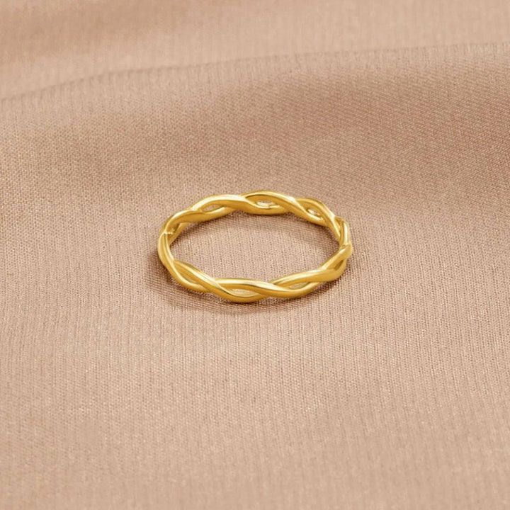 Eterna Twist Ring