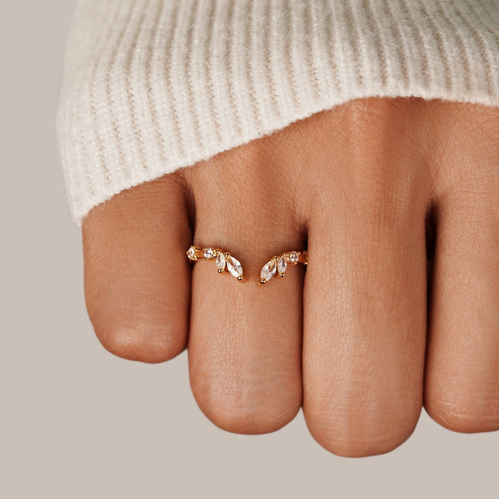 Lily Crystal Vine Ring