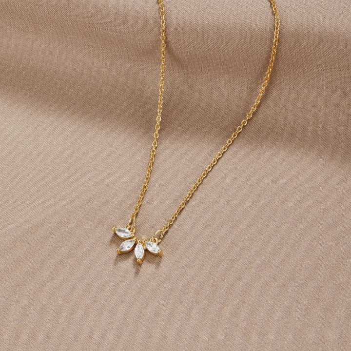 Corinne Leaf Necklace