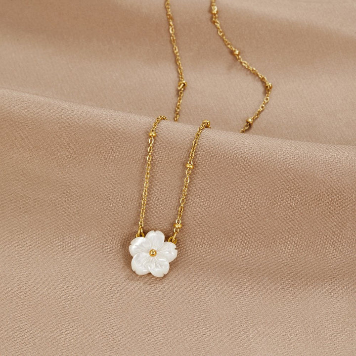 Amélie Shell Necklace